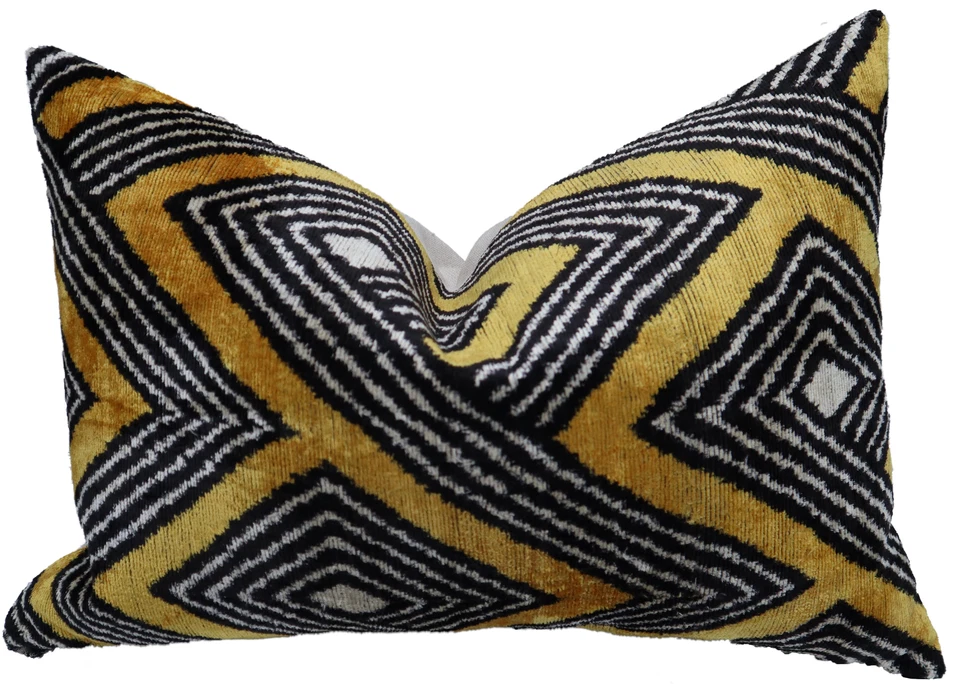 Funda de almohada hecha a mano con inserción de plumas de terciopelo dorada 16 x 24 pulgadas (40 x 60 cm) Foto 3 de 4