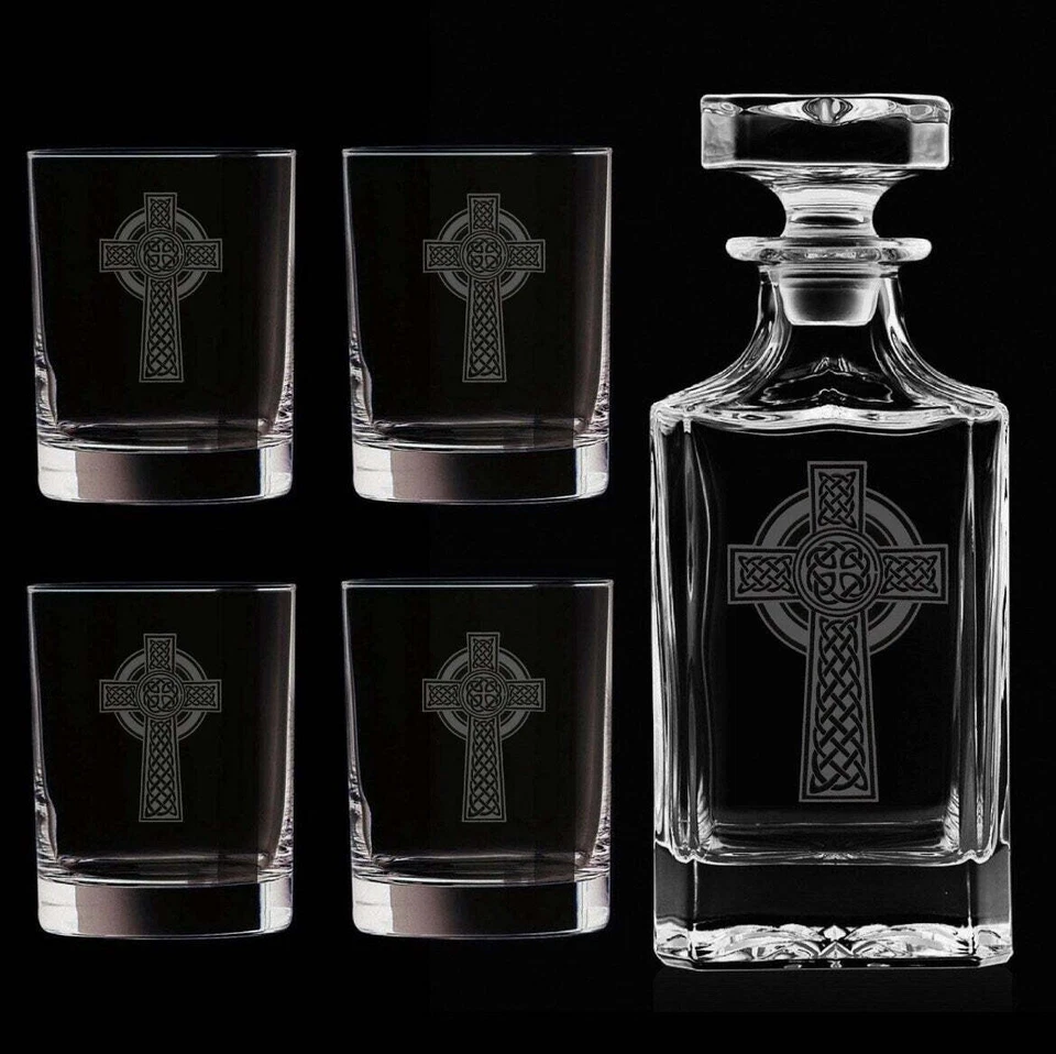 Jarra de whisky Irish Cross de 25 onzas con vasos Rocks opcionales Foto 3 de 3