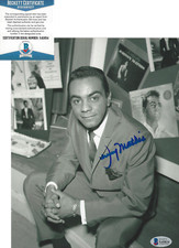 SINGER JOHNNY MATHIS SIGNED AUTHENTIC 8x10 PHOTO B CROONER PROOF BECKETT COA BAS