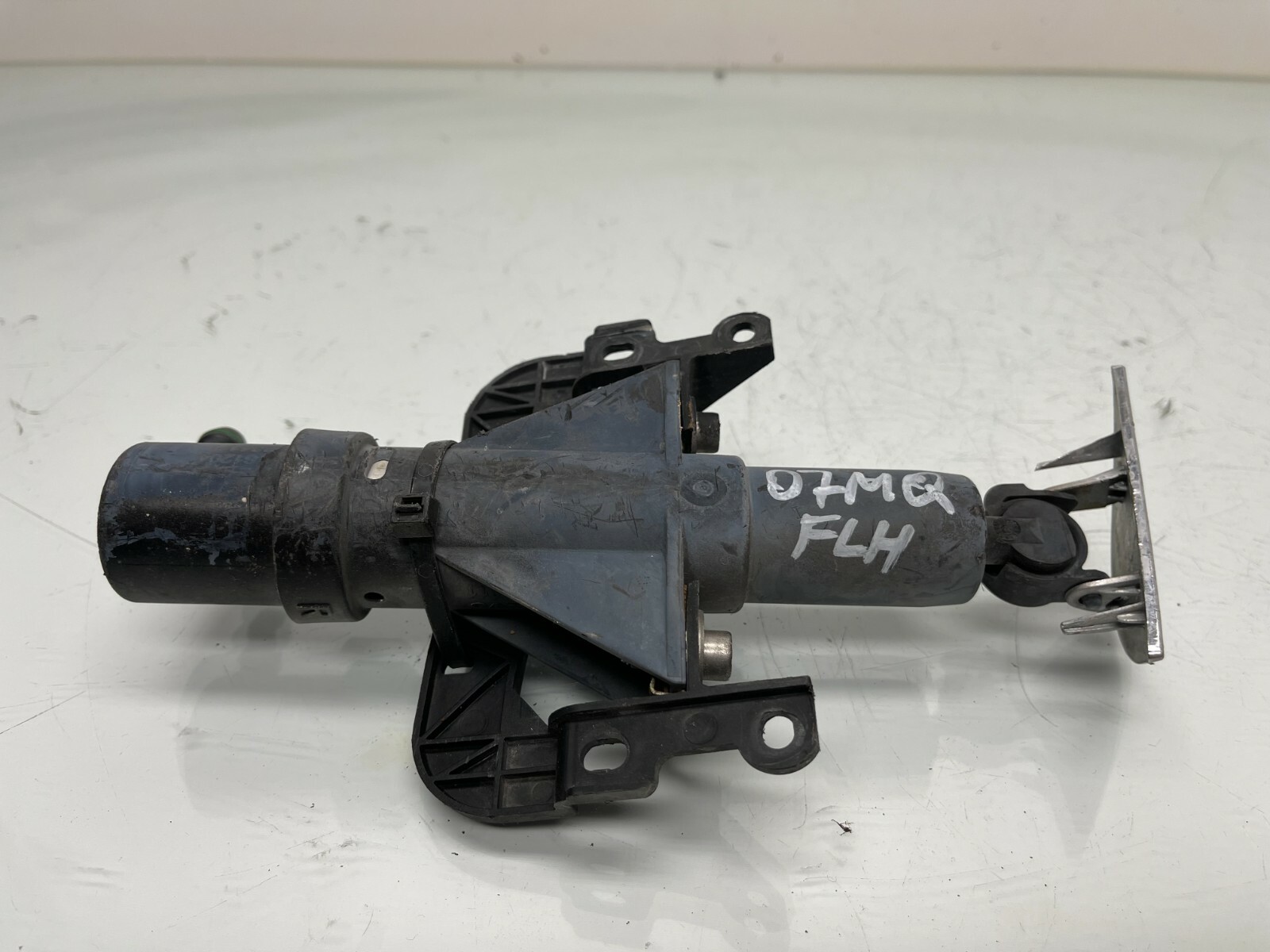 2007 Maserati Quattroporte LEFT HEAD LIGHT LAMP WASHER NOZZLE JET SPRAYER OEM