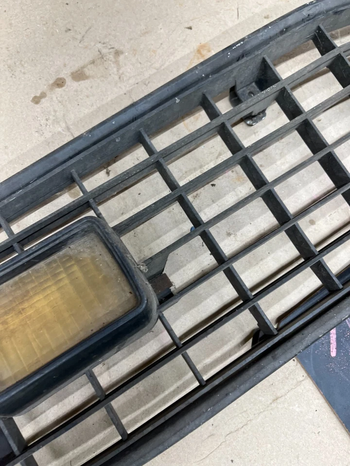 74 75 76 77 78 Ford Mustang II Ghia REJILLA NEGRA PARRILLA CON LUCES PROYECTO MOLDURA OEM Foto 3 de 4