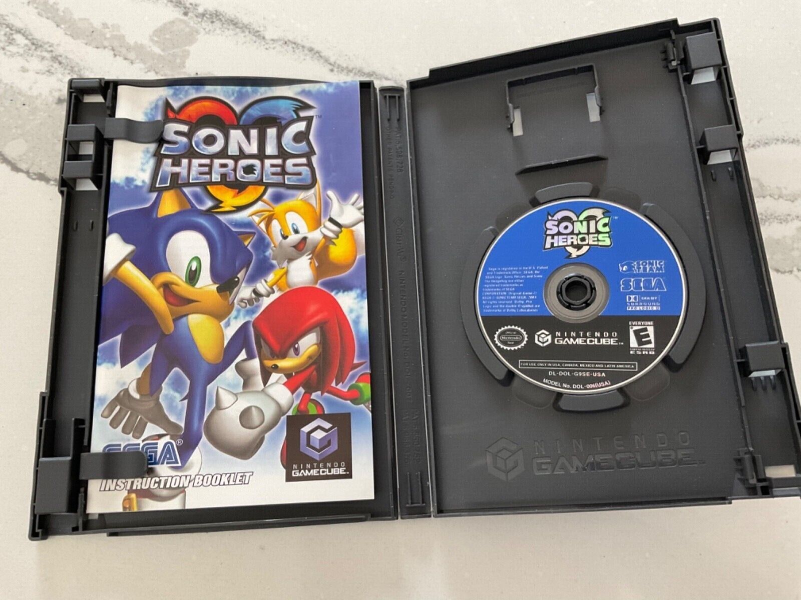 Sonic Heroes (Nintendo GameCube, 2004) COMPLETE! Tested & Working! In DVD  box 696554821958