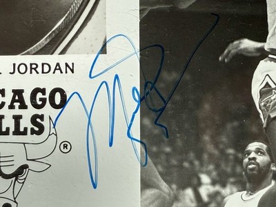 MICHAEL JORDAN SIGNED 1980s Chicago Bulls Team Issued Type 3 Photo