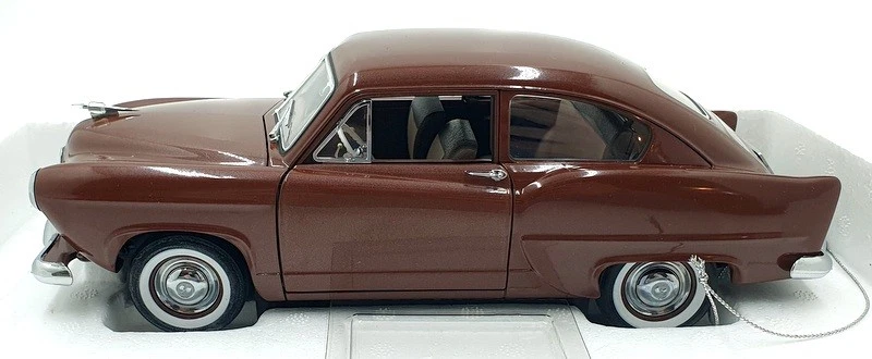 Sun Star 1/18 Scale 5101 - 1951 Kaiser Henry J - Caribbean Coral Metallic - Image 3 of 4