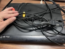 Sony DVP-SR210P DVD Player includes cables, works great, no remote