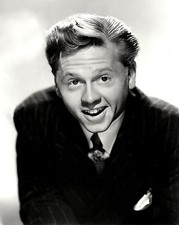 ACTOR MICKEY ROONEY - 8X10 PUBLICITY PHOTO (DA-096) ACTOR MICKEY ROONEY - 8X10 PUBLICITY PHOTO (DA-096)
