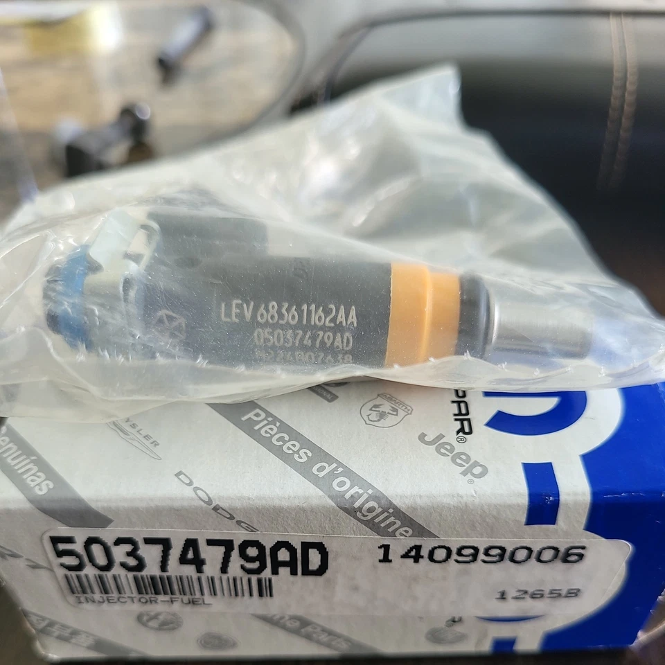Fuel Injector Mopar Part #5037479AD - Imagem 2 de 4