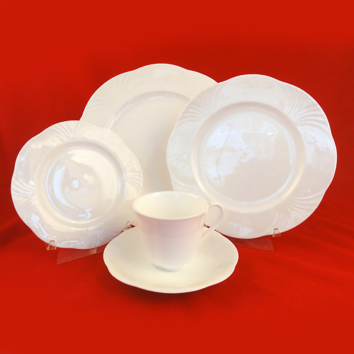 ARCO WEISS (WHITE) Villeroy & Boch 5 Piece Setting NEW NEVER USED 