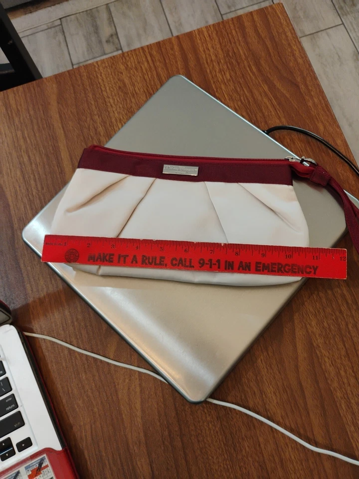 Bolso clutch de maquillaje de perfume Salvatore Ferragamo Alitalia Airlines Magnifica Foto 3 de 4