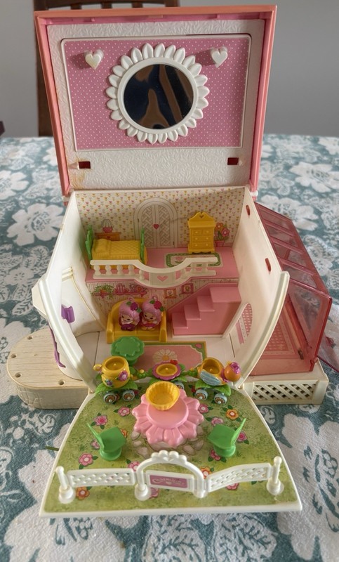 Vintage 1983 Hasbro Charmkins Jewelry House, Furniture & Dolls