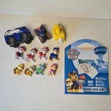 Nickelodeon PAW Patrol 10 Lot Plastic Figures  Vehicles  Grab  Go Book