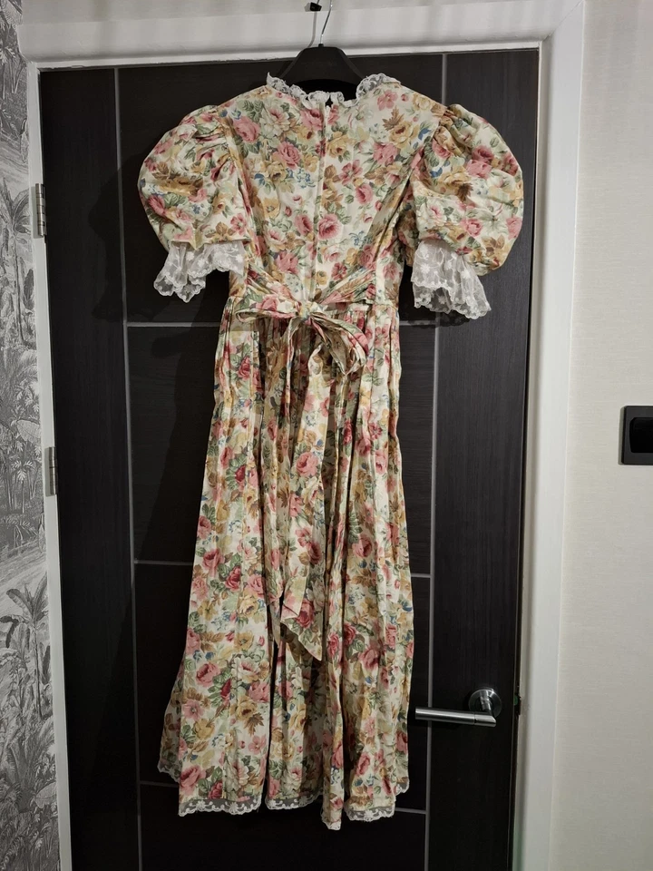 Girls Victorian Style Dress - Image 2 of 4