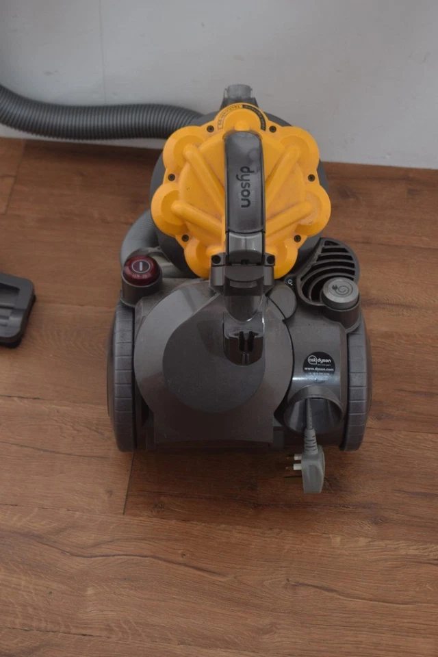Dyson DC19 Cylinder Vacuum Cleaner - Image 4 of 4