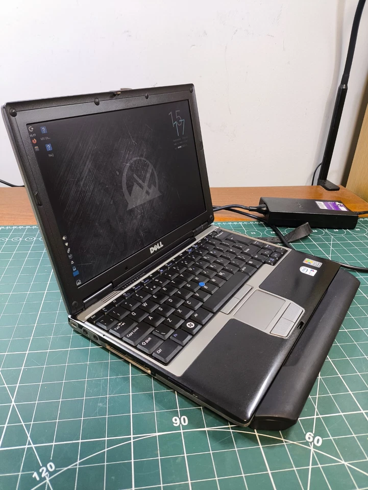 Dell Latitude D420 12.1" Retro Laptop Large Battery Linux MX 23.5 + Dell Charger - Image 4 of 4
