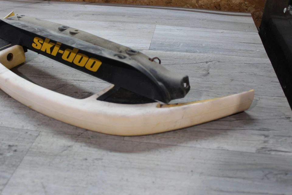 Ski-doo Summit 800 Highmark 2000 parachoques delantero barra de agarre manija capó bisagra Foto 2 de 4
