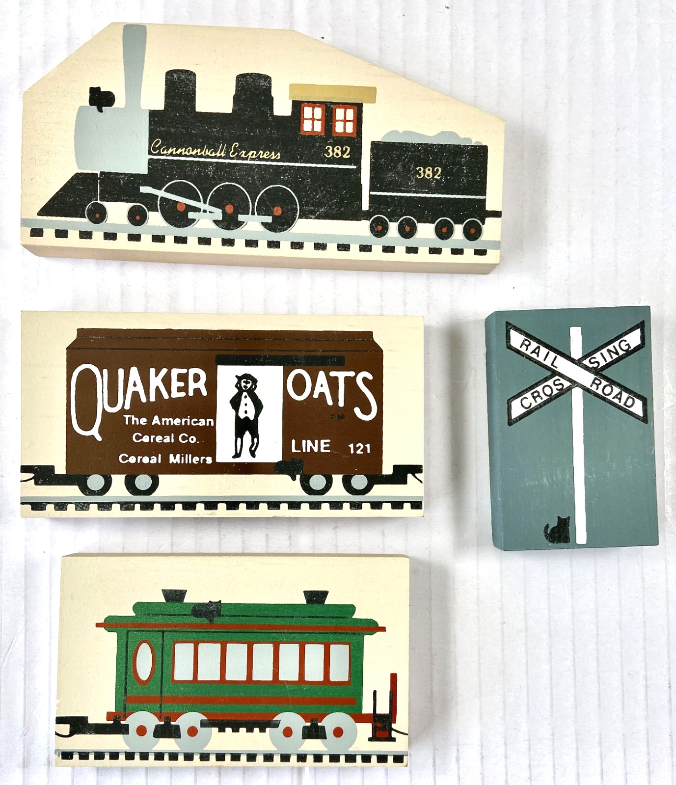 Lot of 4 The Cat's Meow Village Train Accessories