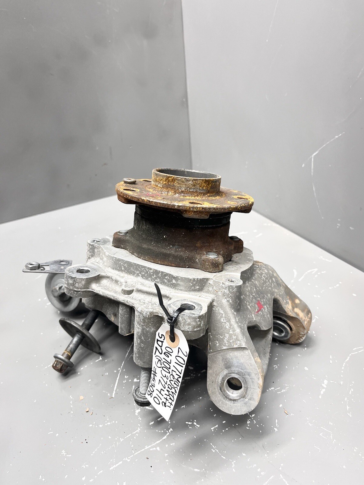 ⭐️2017-2020 MASERATI LEVANTE REAR RIGHT PASSENGER SIDE SPINDLE KNUCKLE HUB OEM