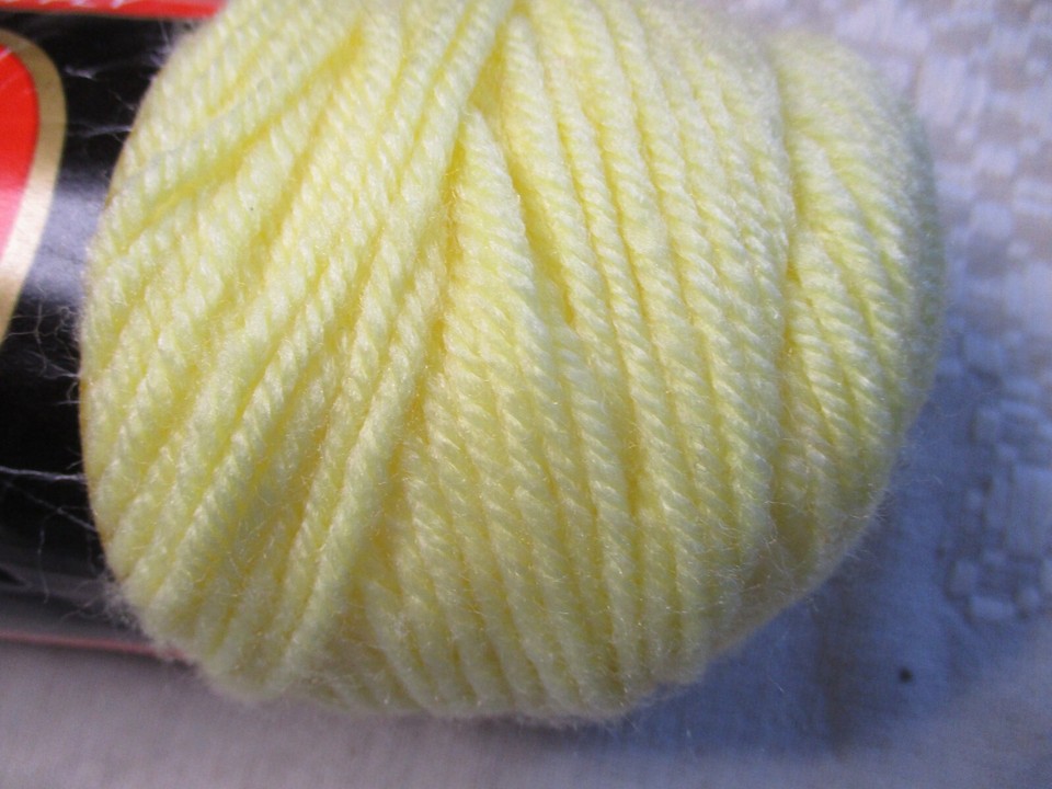 vintage Red Heart Premier, Light Yellow, 3.5 oz, worsted weight, 4 Ply