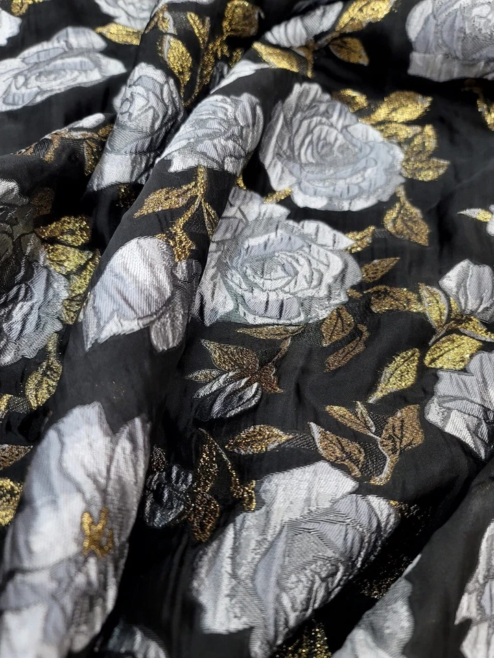 Tela brocada metálica floral plateada 60” de ancho vendida por yarda ORGANZA NEGRA  Foto 2 de 4