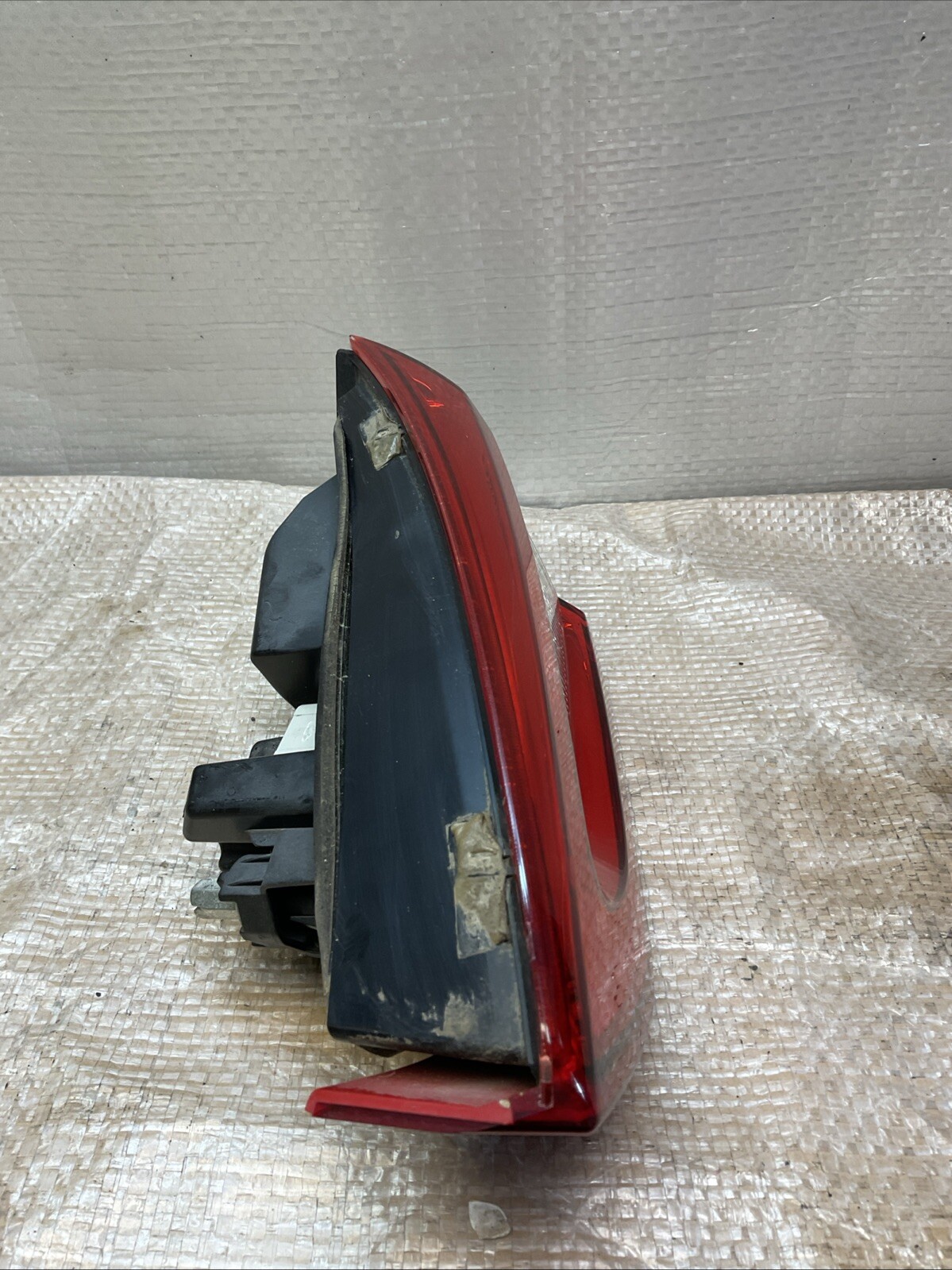 2013 - 2016 MASERATI QUATTROPORTE REAR RIGHT INNER TAILLIGHT OEM 670009228