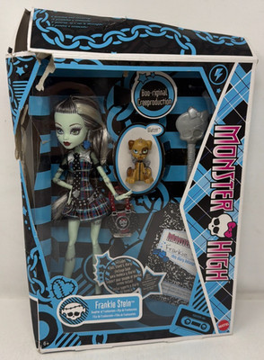 Monster High Frankie Stein Original Fashion New in Damaged Box!