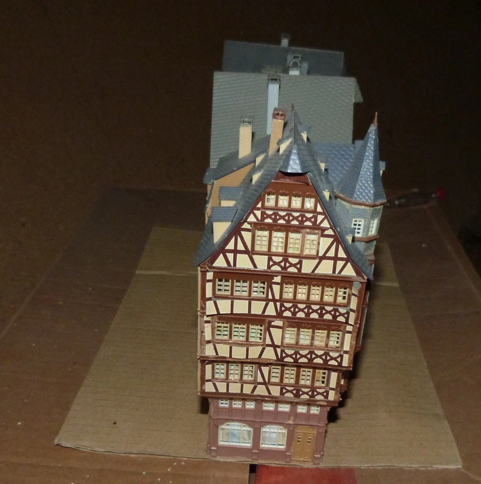 Faller H0 Römerberg Ostzeile Frankfurt a.M. fertig zusammengebaut - Bild 4 von 4