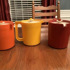 Set Of 3 Vintage Tupperware Pitchers 1575-3,4