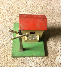 LIONEL METAL YARD MAN'S SHACK  NEEDS ATTENTION