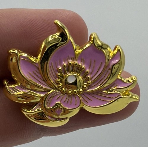 wizards lotus flower pin pink gold Magic The Gathering