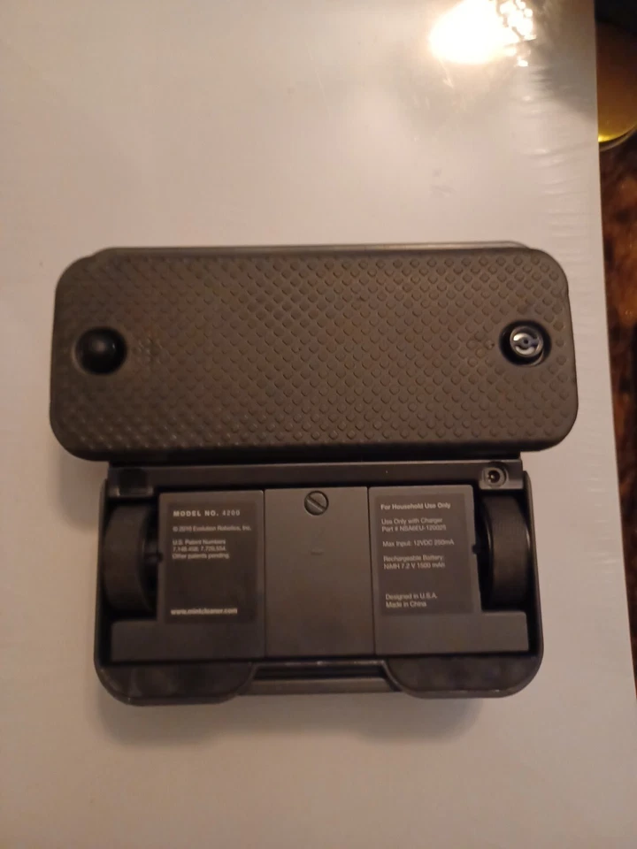 Limpador robótico de piso duro automático branco perfeito estado 4200 não testado para peças! - Imagem 2 de 2