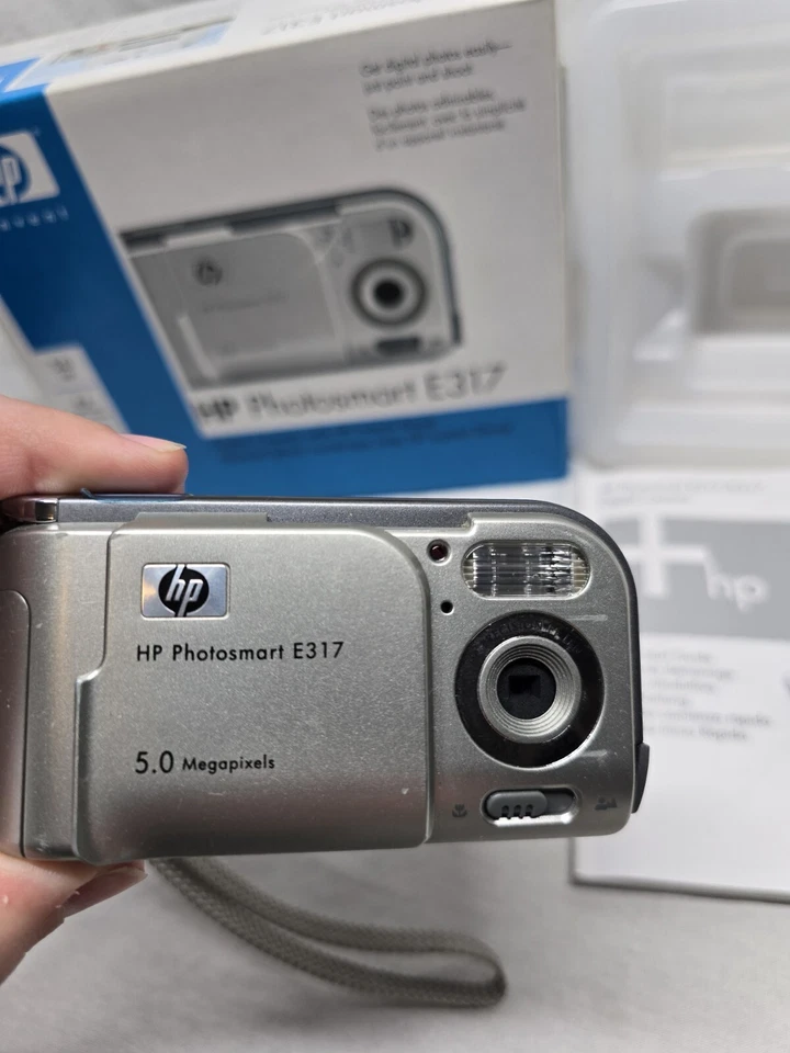 HP Photosmart E317 5.0MP Compact Digital Camera - Silver - Tested Working - Image 4 of 4