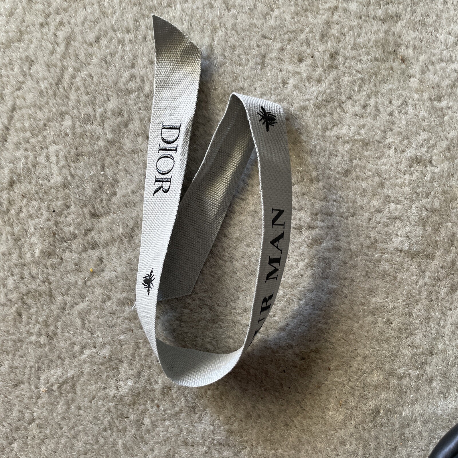 Bracelet Narciso Rodriguez Ruban Avec Plaque - Blanc, Ajustable, Tissu Et Métal, Neuf Sans Emballage