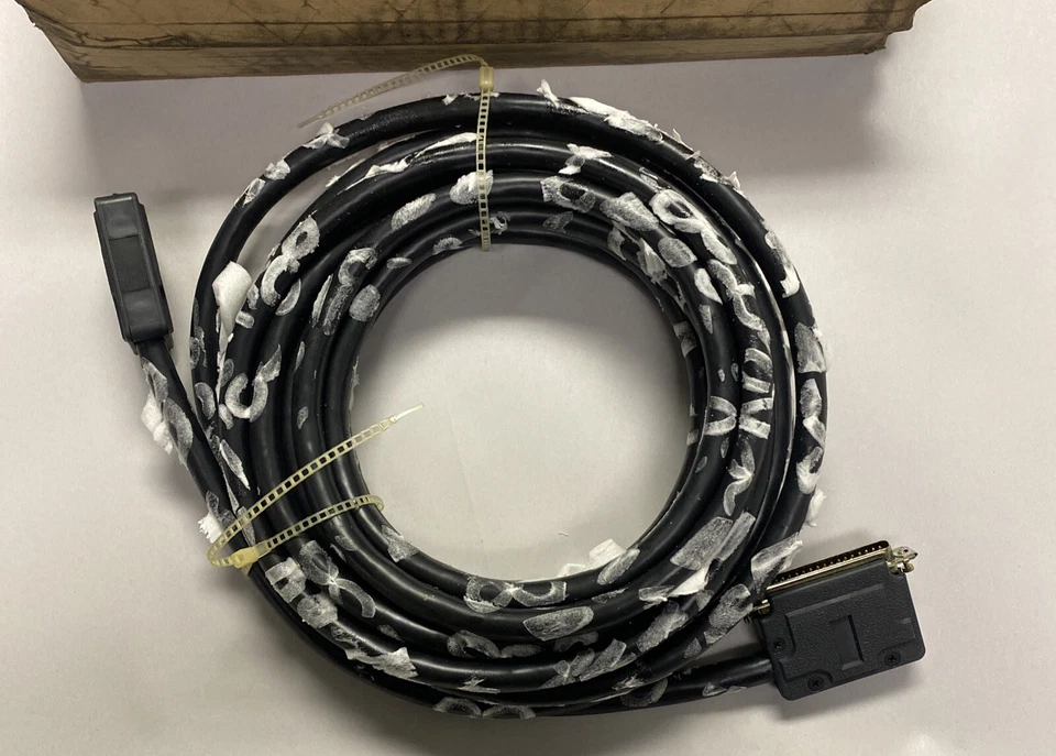 GE FANUC,IC600WD025A,EXPANSION RACK I/O CABLE 25FT NOS - Image 2 of 3