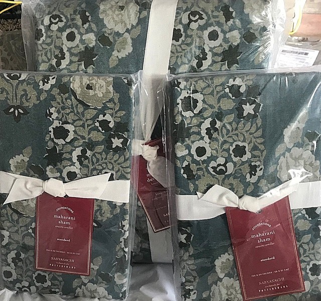 Pottery Barn Sabyasachi Maharani Print King Duvet 2 Standard Shams