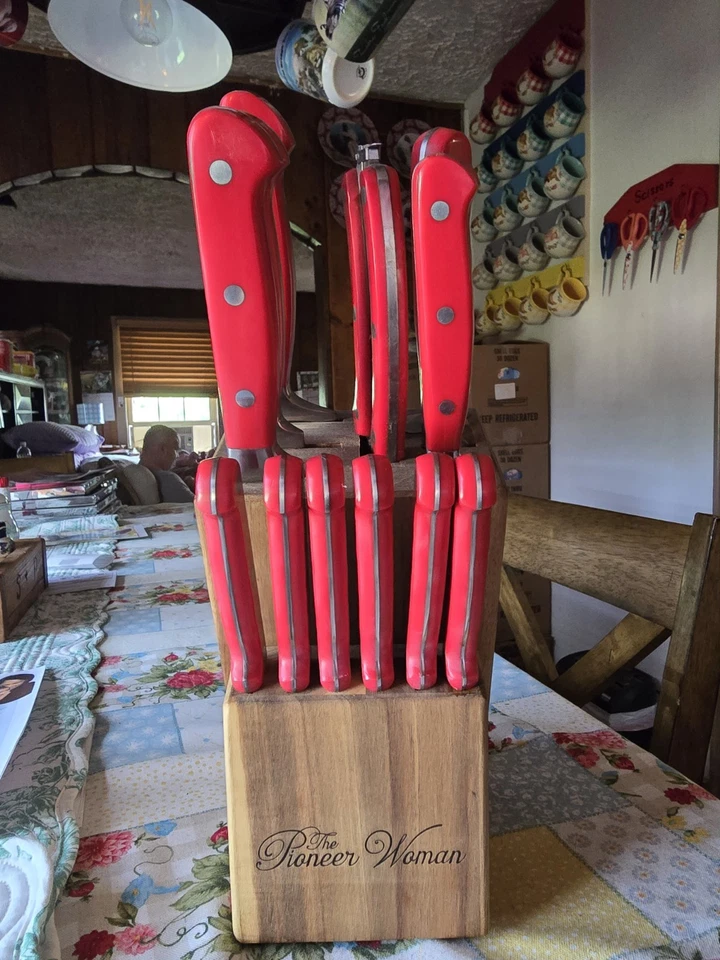 Juego de bloques de cuchillos Pioneer Woman Pioneer Signature 14 piezas acero inoxidable rojo nuevo Foto 2 de 2