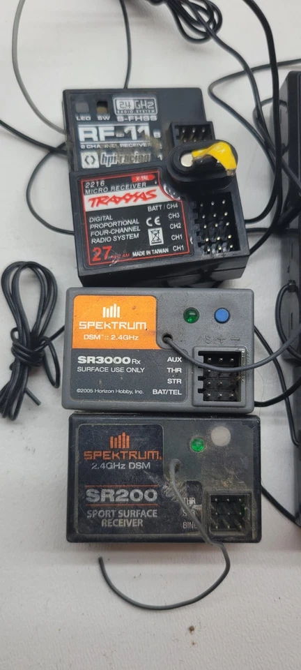Vintage HPI Traxxas Spektrum AM Band Receiver Lot Of 7 - Image 2 of 3