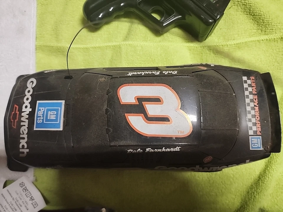 NASCAR Dale Earnhardt radiocontrol con control remoto Goodwrench 1992 lumina rara Hong Kong Foto 2 de 4