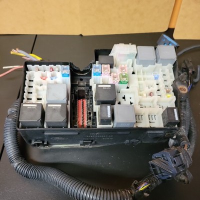 2014 2015 FORD TRANSIT CONNECT 2.5 ENGINE FUSE RELAY JUNCTION BOX AV6T-14A067-AD
