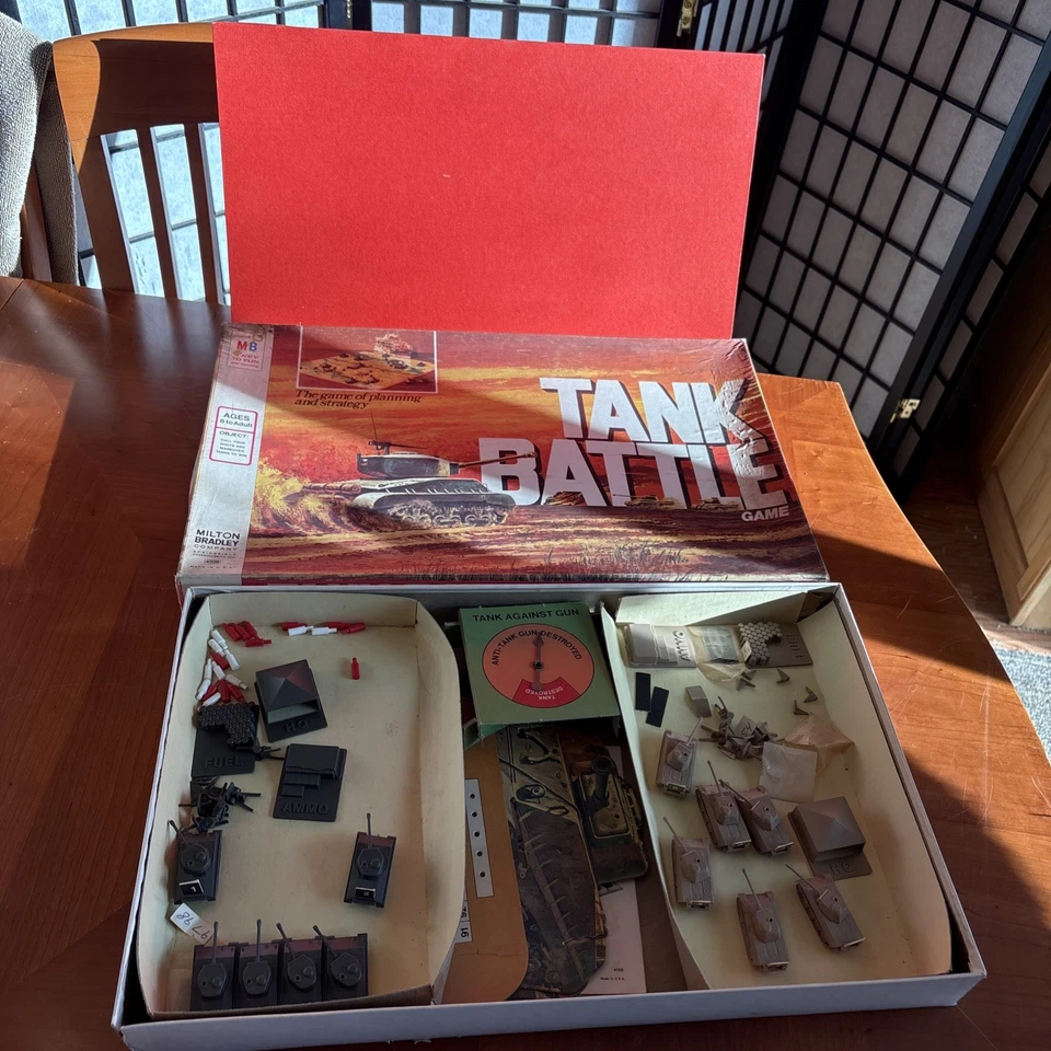 Vintage 1975 Tank Battle Strategy Board Game MB Milton Bradley - Missing 1 Grid - Image 2 of 4