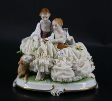 Unterweissbach Tüll Figur zwei junge Damen mit Schaf Porzellanfigur Sammlerstück