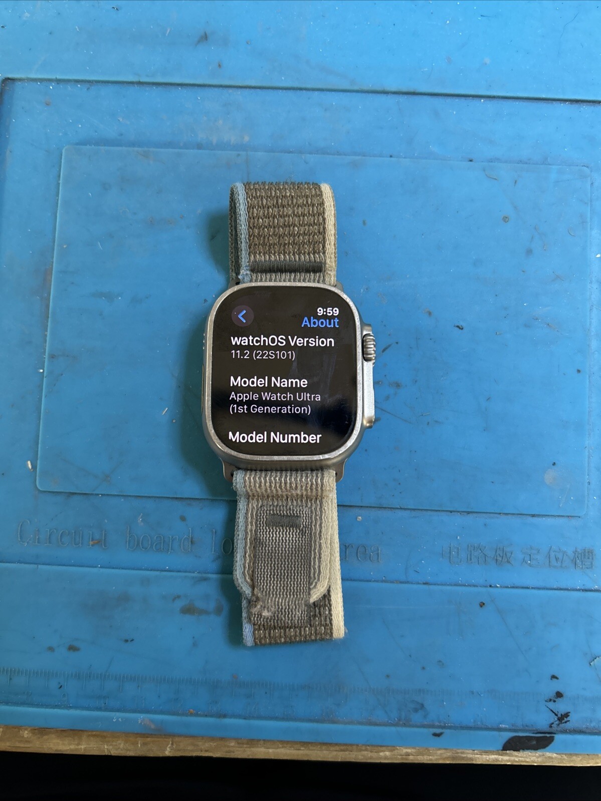 Apple Watch Ultra 49mm Titanium Case with Trail Loop - Green/Gray, S/M (GPS +