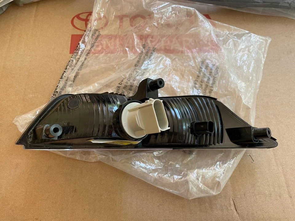 Luz de señalización lateral del lado derecho del pasajero Ford Mustang 15-17 con certificación CAPA Foto 4 de 4