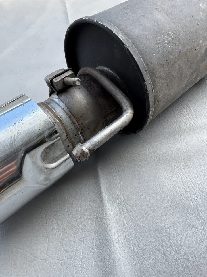 ЗАРЯДНОЕ УСТРОЙСТВО DODGE R/T SCAT PACK 6,4 Л 15-23 ЗАДНИЙ ЛЕВЫЙ ВЫХЛОПНОЙ ГЛУШИТЕЛЬ СО СТОРОНЫ ВОДИТЕЛЯ 57K - Изображение 3 из 4