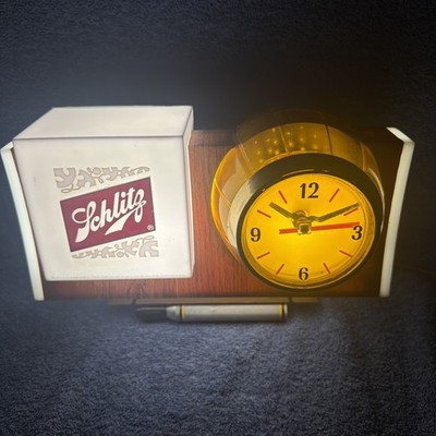 VINTAGE 1965 SCHLITZ BEER ROTATING MOTION BARREL LIGHT UP CLOCK