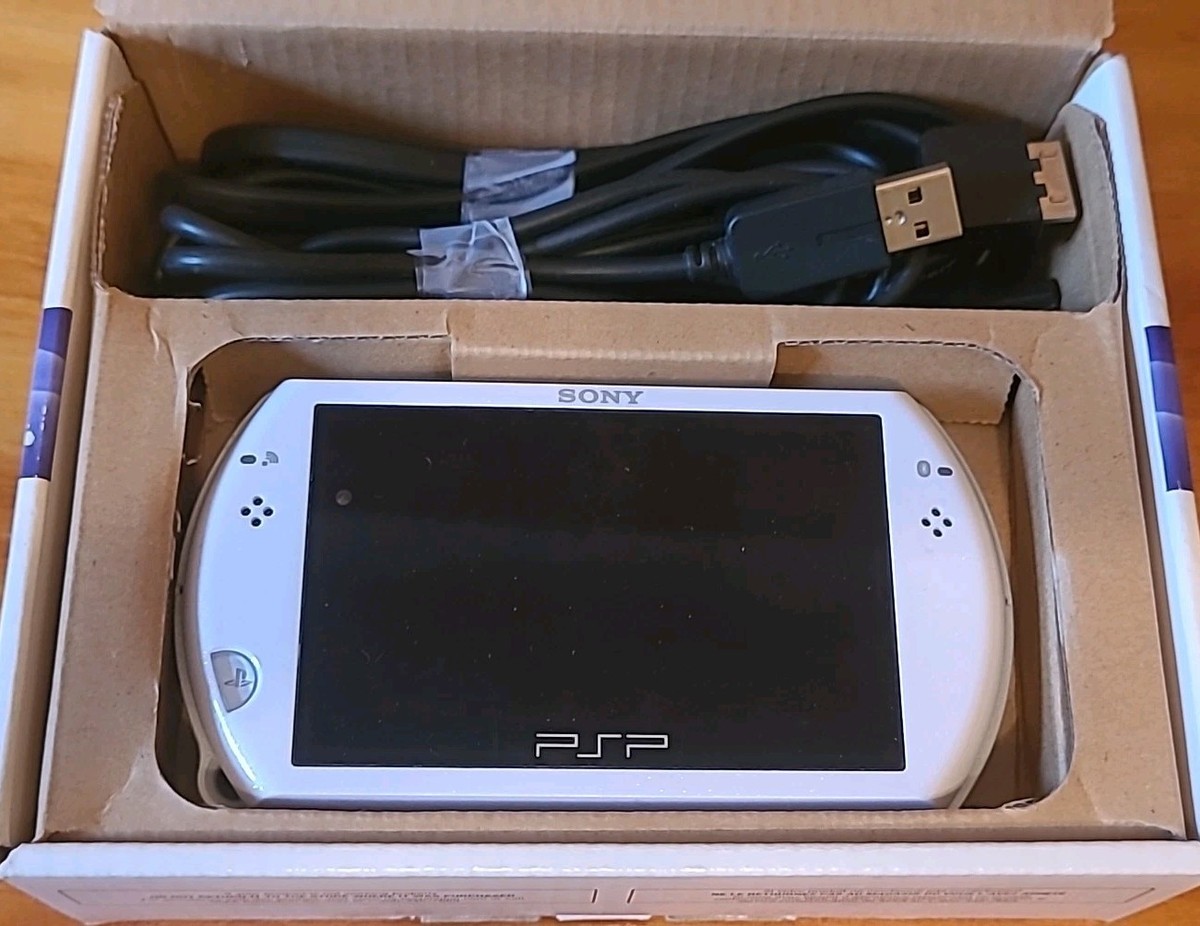 SONY - PSP GO N－1001 (白) Sony PSP Go 16GB Handheld System - Pearl White, PSP-N1001 PW
