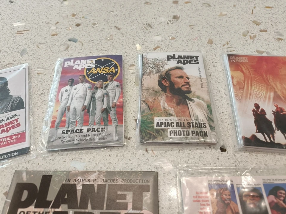 Planet of the Apes Tribute Cards MEGA BUNDLE – 11 Packs, Posters, Logos - Imagem 3 de 4
