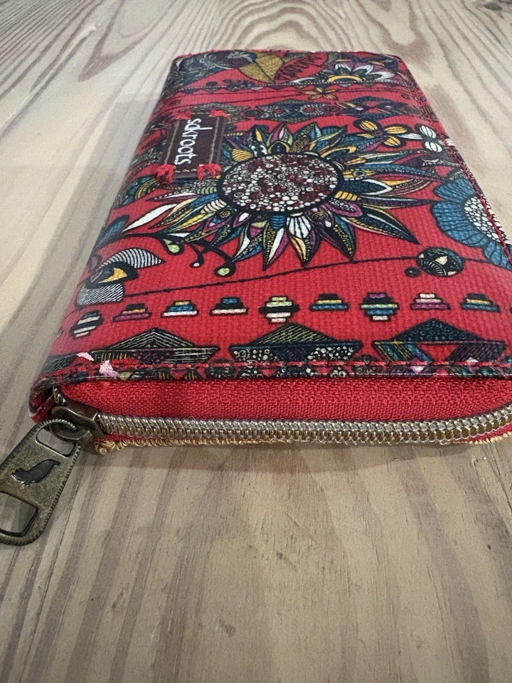 Бумажник женский Sakroots на молнии цвет красный сова 4,5 дюйма x 8 дюймов - Изображение 3 из 4