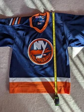 Vintage New York Islanders CCM Jersey Men's Small Made In Canada Maska