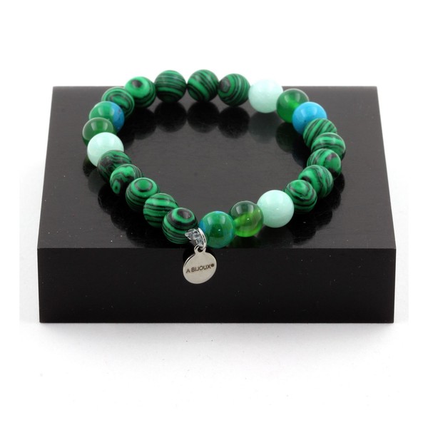Steine Und Mineralien. Armband Perlen Amazonit + Chrysokoll + Malachit + Achat-image