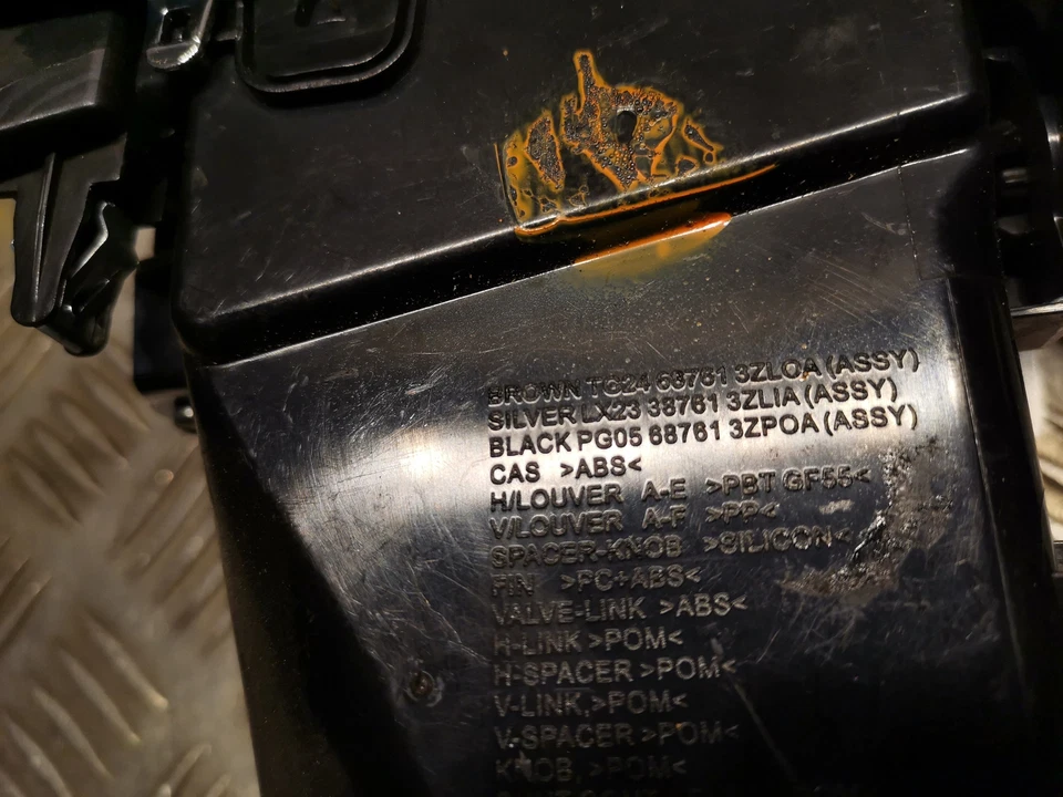 NISSAN Pulsar Hatchback C13 Cruscotto Traspirante 68761-3ZP0A Foto 4 de 4